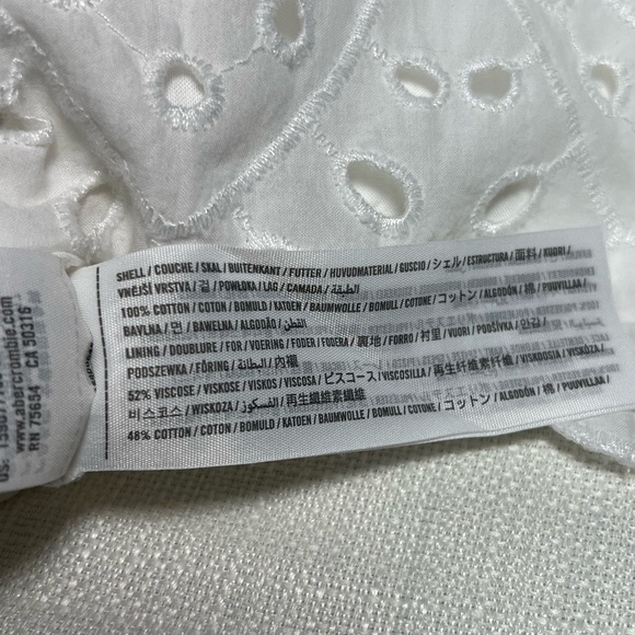 ABERCROMBIE & Fitch White Cotton Eyelet Romper - Size Small - Great Condition! - Picture 4 of 6